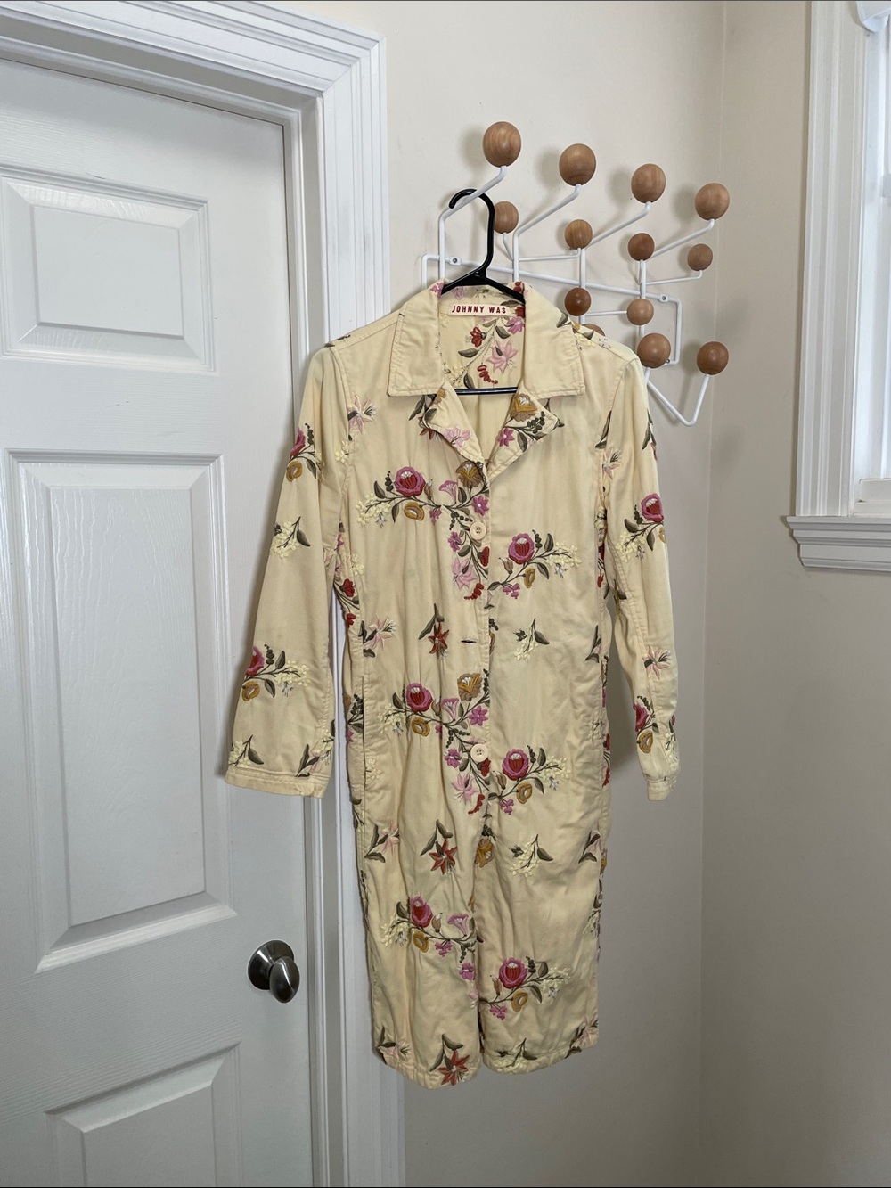 Johnny Was Classic Button Down Embroidered Floral Jacket Cream - M